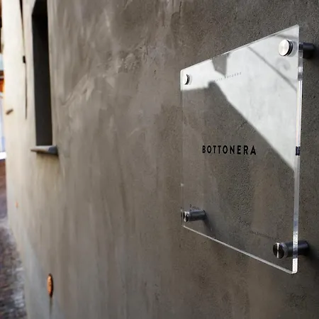 Bottonera Casa * Chiavenna