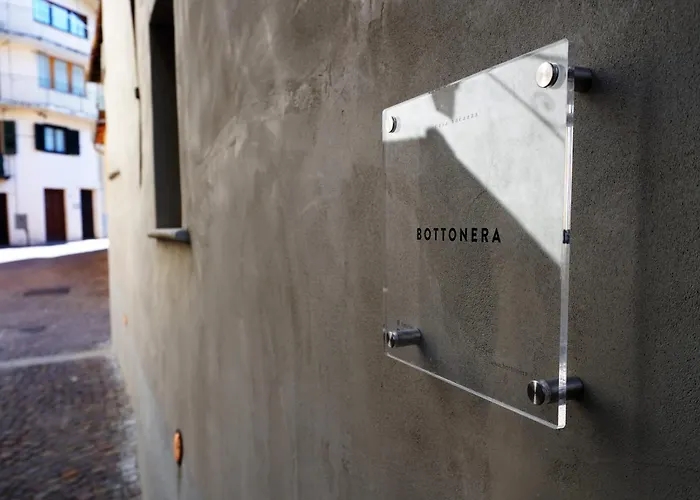 Bottonera Casa * Chiavenna