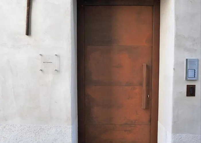 Bottonera Casa * Chiavenna